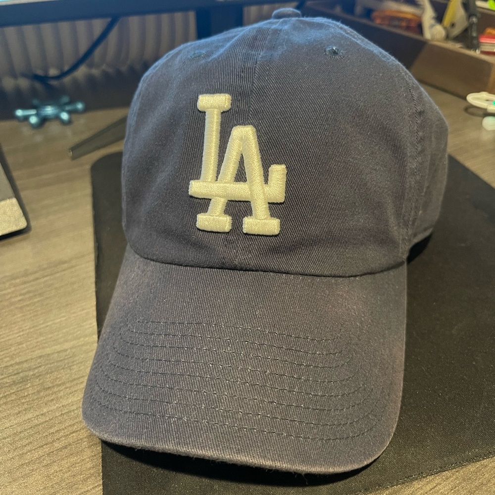 47 Brand Los Angeles Dodgers Clean Up strap back hat 

Navy blue
Lightly worn